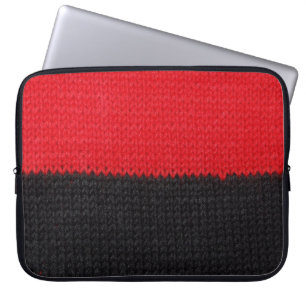 Zwart-rood gebreid: gestreepte close-up. laptop sleeve
