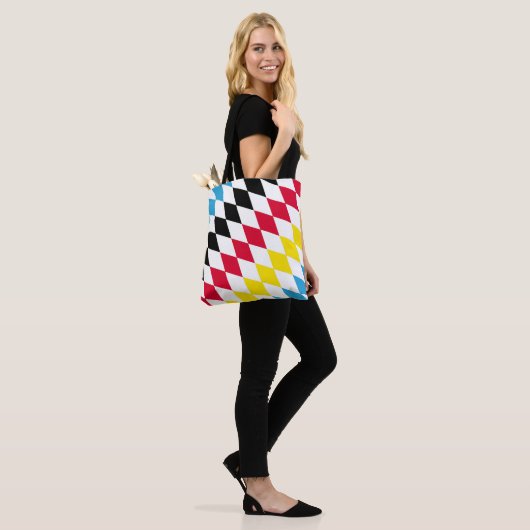 Zwart Rood Geel Blauw Beieren Diamant Vlag Patroon Tote Bag (Op model)