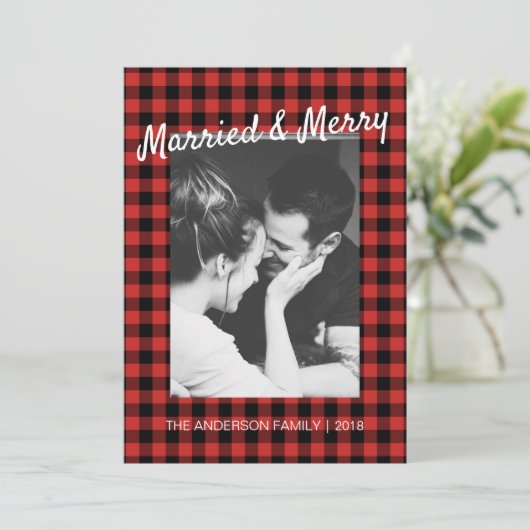 Zwart Rood Gingham Getrouwd Blij Bedankt Foto Feestdagenkaart (Staand voorkant)