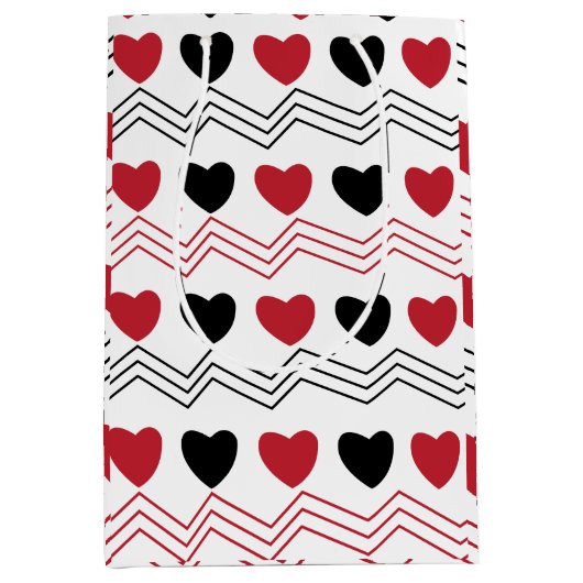 Zwart rood harten Chevron streep patroon Medium Cadeauzakje (Voorkant)