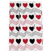 Zwart rood harten Chevron streep patroon Medium Cadeauzakje (Achterkant)