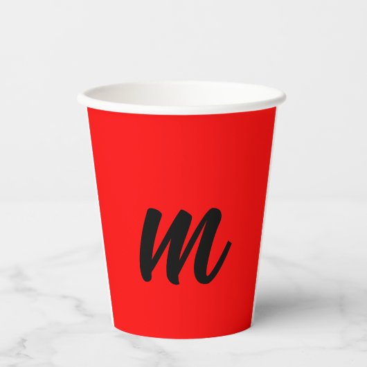 Zwart Rood Monogram Initiaal Letter Modern Plain Papieren Bekers (Voorkant)