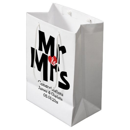 Zwart Rood Vetgedrukte Moderne Gepersonaliseerde M Medium Cadeauzakje (Voorkant Gekanteld)