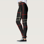 Zwart, rood, wit, crèmekleurige tinten tritartan; leggings (Links)