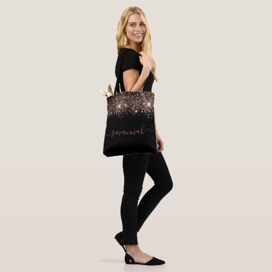 Zwart roos goud glitter monogram script tote bag (Op model)