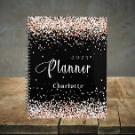 Zwart roos goud glitter naam afspraak 2025 planner<br><div class="desc">Zwarte achtergrond. Roos goud,  blush faux glitter stof. Personaliseer en voeg een jaar en een naam toe. Witte letters.</div>