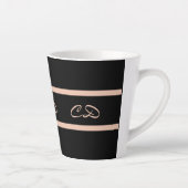 Zwart roos goudmonogram initiaal elegant script latte mok (Rechts)