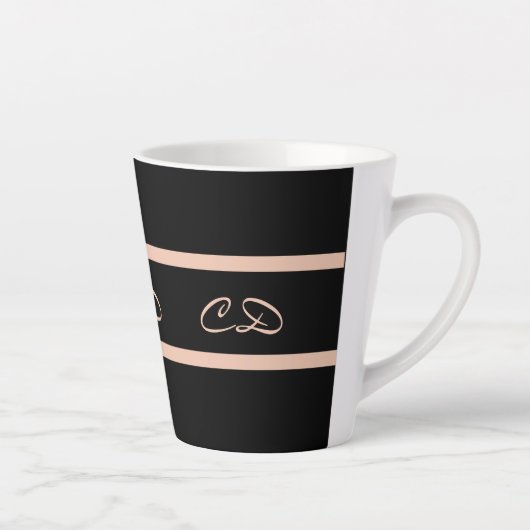 Zwart roos goudmonogram initiaal elegant script latte mok (Rechts)