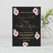 Zwart Roze Bloemen Bruiloft Uitnodigingen (Staand voorkant)