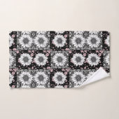 Zwart, Roze en Witte Bloemen Patchwork Patroon Bad Handdoek (Handdoek)