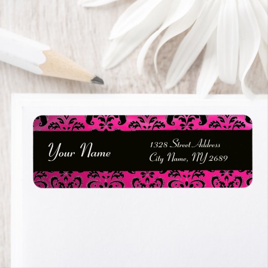 ZWART ROZE FUCHSIA DAMASK ETIKET (Insitu)