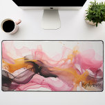 Zwart Roze Goud Abstract Liquid Waves Gepersonalis Bureaumat<br><div class="desc">Onthulling van onze gepersonaliseerde Black, Pink en Gold Liquid Waves Mat. Dit boeiende ontwerp toont een abstract patroon van vloeistofgolven in een elegante harmonie van zwarte, roze en gouden tinten. De opvallende contrasterende creëer heeft een luxe uitstraling, terwijl de gepersonaliseerde functie een uniek tintje geeft aan dit ontwerp. Dit stralende...</div>