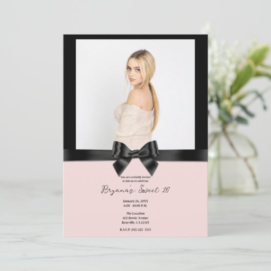 Zwart Satin Ribbon Bow Blush Pink Foto Sweet 16 Kaart (Staand voorkant)