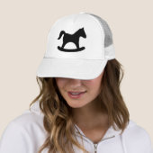 Zwart Schommelpaard Trucker Pet (In situ)