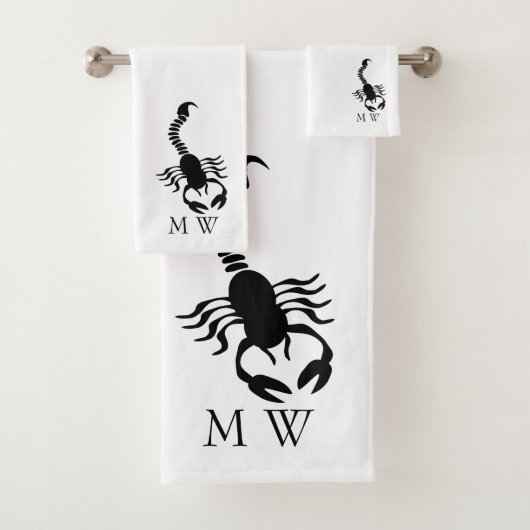 Zwart Schorpioen Ontwerp met Monogram Bad Handdoek (Insitu)