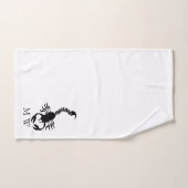 Zwart Schorpioen Ontwerp met Monogram Bad Handdoek (Handdoek)