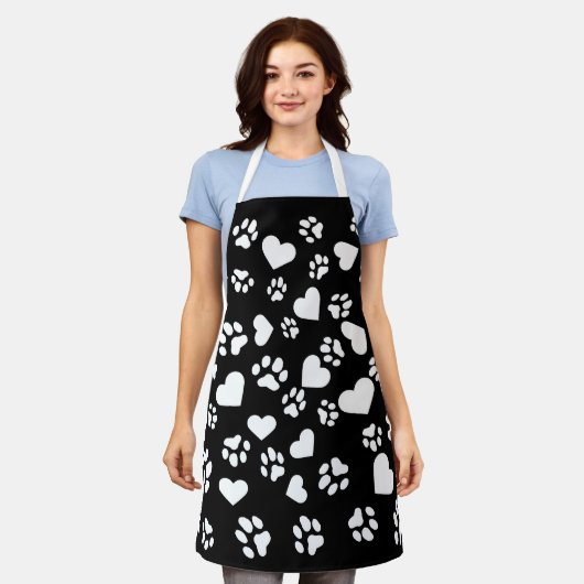 Zwart Schort met White Paw Prints & Heart Pattern (Gedragen)