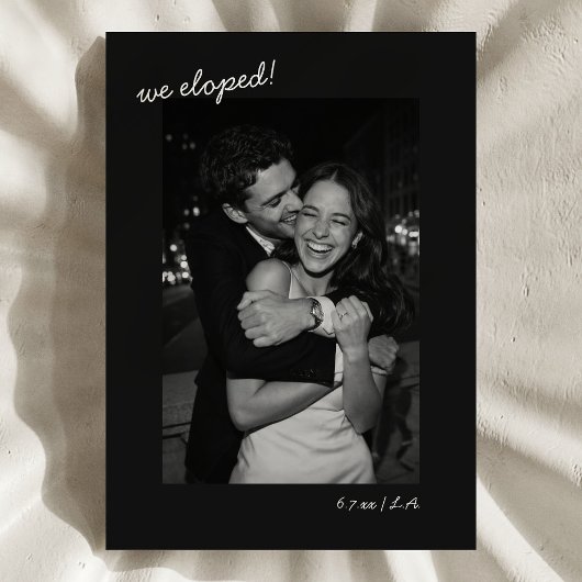 Zwart Schrift Foto We Zijn Gevlucht Minimalistisch Aankondiging