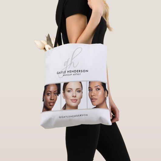 Zwart Schrift Monogram Logo Foto Make-up Studio Tote Bag (Dichtbij)
