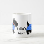 Zwart Scottie Hond Blauwe Jas Naam Gepersonaliseer Koffiemok (Center)
