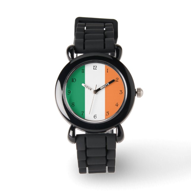 Zwart script nummers op Ierse vlag Wacnt Horloge (Voorkant)