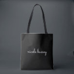 Zwart script | Stijlvol Monogram Modern Minimalist Tote Bag<br><div class="desc">Een eenvoudig,  stijlvol,  op maat gemaakt monogram-ontwerp in een casual handgeschreven zwart-wit zwart-wit. Het monogram kan gemakkelijk worden gepersonaliseerd om een ontwerp zo uniek te maken als u bent! Het perfecte trendy cadeau of accessoire voor elke gelegenheid.</div>