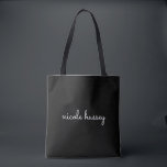 Zwart script | Stijlvol Monogram Modern Minimalist Tote Bag<br><div class="desc">Een eenvoudig, stijlvol, op maat gemaakt monogram-ontwerp in een casual handgeschreven zwart-wit zwart-wit. Het monogram kan gemakkelijk worden gepersonaliseerd om een ontwerp zo uniek te maken als u bent! Het perfecte trendy cadeau of accessoire voor elke gelegenheid.</div>