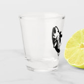 Zwart silhouet tekenen op shot glas (Links)