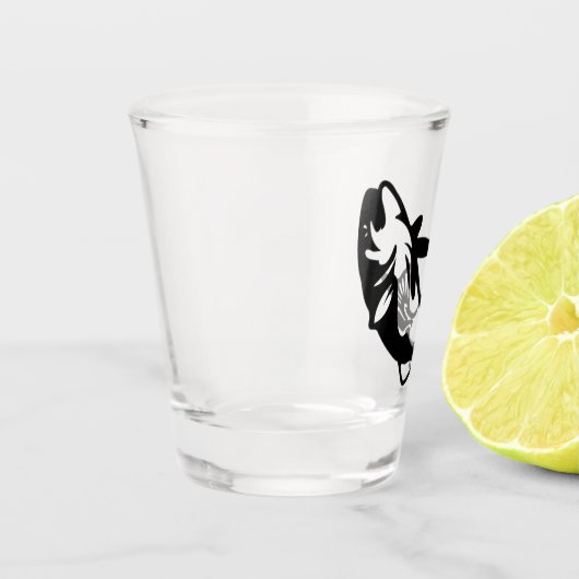 Zwart silhouet tekenen op shot glas (Links)