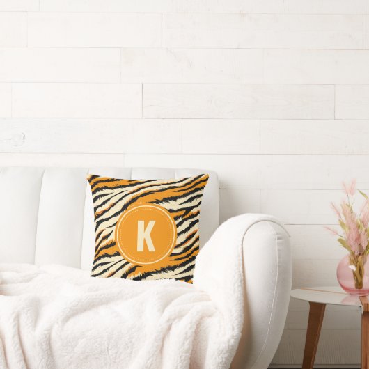 Zwart Sinaasappel Tiger Stripes Patroon Monogram Kussen (Bank)