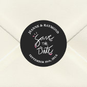 Zwart Stijlvolle Kalligrafie Bruiloft Save the Dat Ronde Sticker