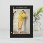 Zwart Trendy Foto Wees onze gast Eenvoudig Afstude Kaart (Staand voorkant)