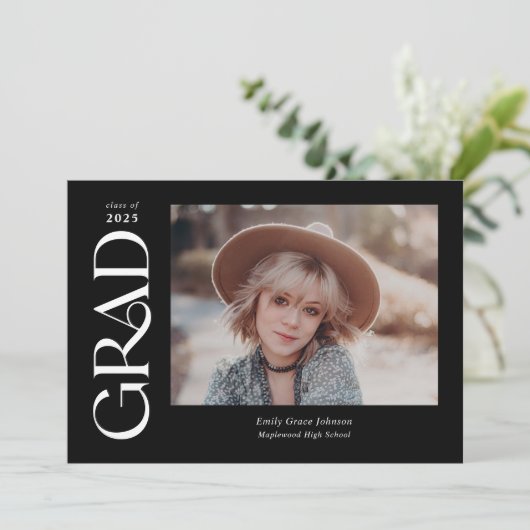 Zwart Trendy Serif Twee foto's Afstuderen Aankondiging (Staand voorkant)