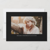 Zwart Trendy Serif Twee foto's Afstuderen Aankondiging (Achterkant)