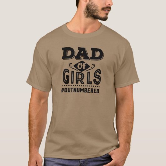 Zwart Typografie Papa van Meisjes In de minderheid T-shirt (Voorkant)