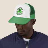 Zwart uit met je kraan uit trucker pet (In situ)