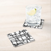 Zwart vierkant artistiek ontwerp met elkaar verbin kartonnen onderzetters (Insitu)