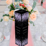 Zwart violet glitter elegante verjaardag wijn<br><div class="desc">Een klassieke zwarte achtergrond. Versierd met violette faux glitter. Personaliseer en voeg een naam,  leeftijd en datum toe.</div>