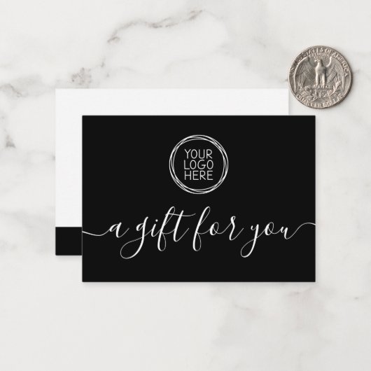 Zwart voeg uw Logo minimalistische cadeaubon toe Notitiekaartje (Voorkant / Achterkant in situ)