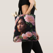Zwart Vrouw Roze Bloemen Digitale Kunst Tote Bag (Dichtbij)