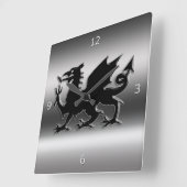 Zwart welsh dragon voor metallisch uitzicht vierkante klok (Hoek)