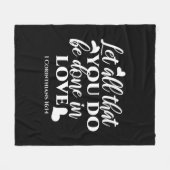 Zwart-wit 1 Korintiërs 16:14 Bijbelvers Fleece Deken (Voorkant (Horizontaal))