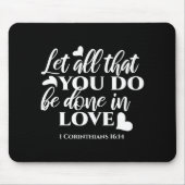 Zwart-wit 1 Korintiërs 16:14 Bijbelvers Kunst Muismat (Voorkant)