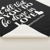 Zwart-wit 1 Korintiërs 16:14 Bijbelvers Sherpa Deken (3/4)