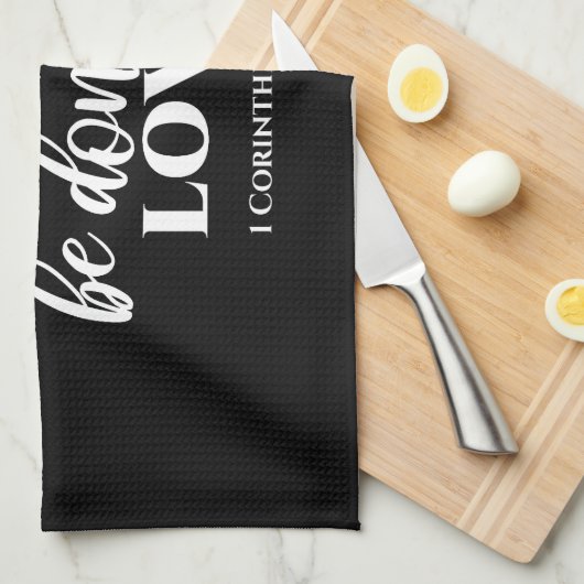 Zwart-wit 1 Korintiërs 16:14 Bijbelvers Theedoek (Quarter Fold)