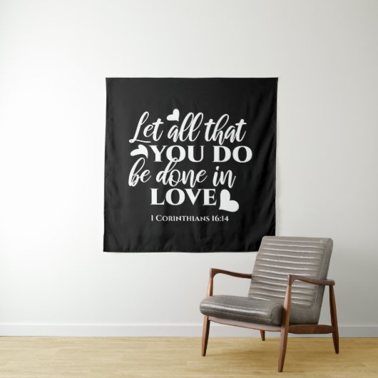 Zwart-wit 1 Korintiërs 16:14 Bijbelvers Wandkleed (In situ)