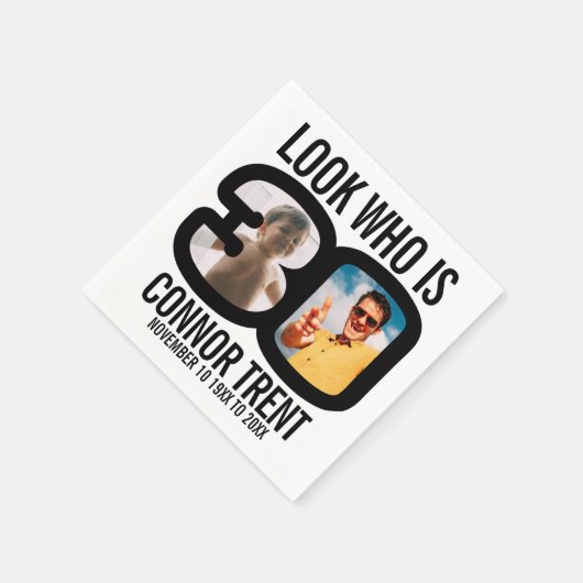 Zwart wit 30ste verjaardag twee foto's kijken wie  servet (Hoek)