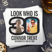 Zwart wit 30ste verjaardag twee foto's kijken wie  servet