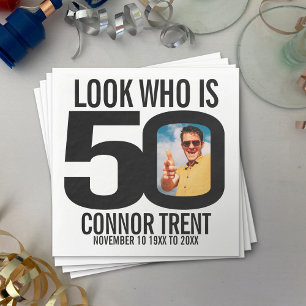 Zwart-wit 50ste verjaardag foto kijken wie is servet