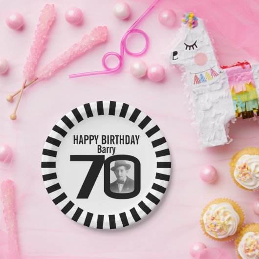 Zwart-wit 70ste verjaardagsfoto's en strepen papieren bordje (Feest)